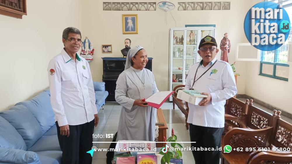 Kemenag Pangkalpinang Serahkan Bantuan Buku ke Biara Pusat KKS