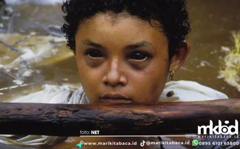 Gambar Senyum Terakhir Omayra di Langit yang Muram