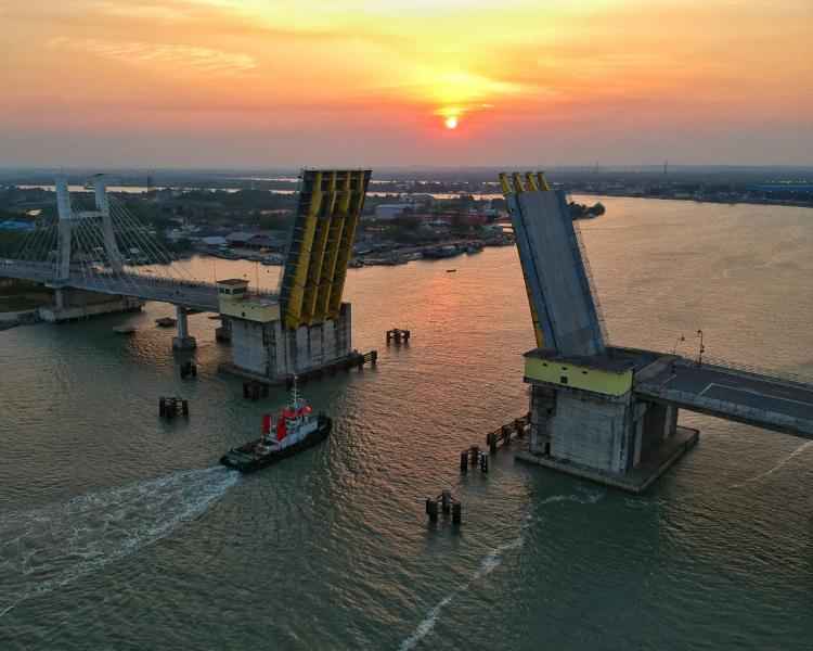 Timah di Bangka Belitung: Antara Kontribusi dan Korupsi